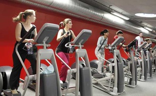 Une salle de sport à Paris en mai 2010.