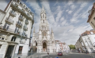 Onze vitraux de l'église du Sacré-Cœur, menacée, sont classés monument historique.