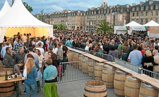 L'édition 2012 de Bordeaux fête le vin a attiré plus de 500.000 visiteurs.