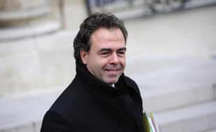 Le ministre de l'Education nationale, Luc Chatel, a lancé lundi trois chantiers pour améliorer le fonctionnement des établissements de réinsertion scolaire (ERS) dont il a reconnu et "assumé" les incidents, sans remettre en cause le dispositif lui-même.