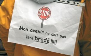 Ils veulent un débat sur l'école.
