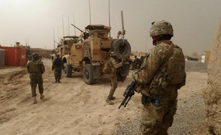 L'armée américaine enquête sur de nouveaux écarts de conduite dont se seraient rendus coupables les Marines qui ont fait scandale en urinant sur des cadavres en Afghanistan.