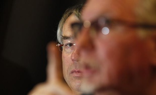 Jean-René Lecerf (UMP) sera le candidat de l'opposition contre Martine Aubry aux prochaines élections municipales à Lille.