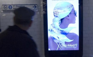 A la station Etoile, les écrans LCD s'affichent.