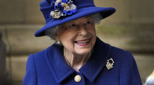 Koningin Elizabeth II, in rust, zal zondag deelnemen aan een officiële ceremonie