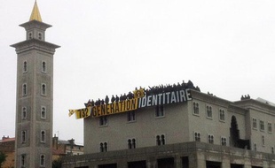 Manifestation de Génération identitaire, le 20 octobre 2012, sur le chantier de la mosquée de Poitiers.