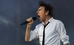 Alain Souchon, sur la scène des Vieilles Charrues à Carhaix, le 16 juillet 2016.