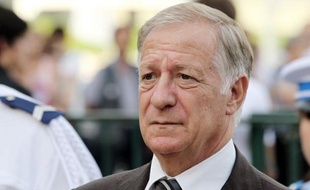 Le maire d'Ajaccio, Simon Renucci (DVG), a appelé dimanche le gouvernement à la "prudence" dans ses déclarations, après que le ministre de l'Intérieur, Manuel Valls, eut appelé la classe politique corse à condamner davantage les attentats qui ont touché l'île.