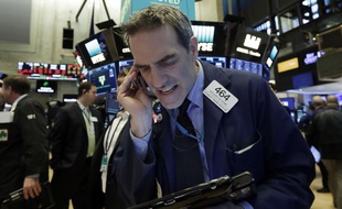 Un trader à Wall Street, alors que le Dow Jones a perdu près de 5%, le 5 février 2018.