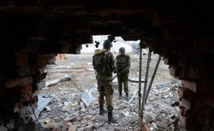 Des séparatistes prorusses à l'aéroport international de Donetsk, le 16 octobre 2014