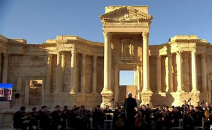 Capture d'écran du concert organisé ce jeudi à Palmyre en Syrie.