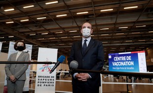 Le Premier ministre, Jean Castex, s'adresse à la presse lors d'une visite au vaccinodrome de la Porte de Versailles, à Paris, le 15 mai 2021.