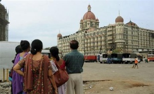 Les forces de sécurité indiennes ont mis fin samedi à Bombay à deux jours et demi d'attaques déclenchées par une dizaine d'assaillants qui ont fait au moins 172 morts et près de 300 blessés, selon un dernier bilan.