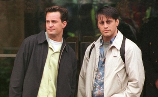 Chandler (Matthew Perry) et Joey (Matt le Blanc) dans la série culte «Friends».