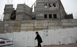 Des logements en construction dans une colonie de Ramat Shlomo, le 5 juin 2014