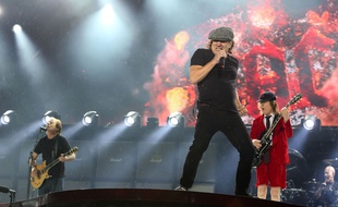 Le groupe de hard rock AC/DC sur scène à Munich en Allemagne, le 19 mai 2015.