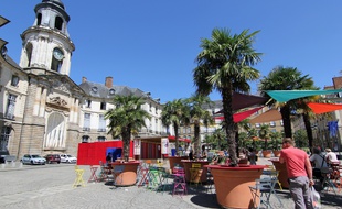 La place de la Mairie à Rennes, ici lors de l'événement Transat en ville.