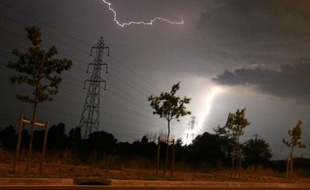 La foudre tombe sur une ligne électrique, le 27 juillet 2006 à Toulouse