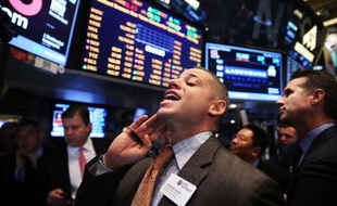 La Bourse de New York a fini en léger repli mardi, la prudence restant de mise à une semaine d'une réunion de la banque centrale américaine cruciale pour l'avenir des aides à l'économie: le Dow Jones a cédé 0,33% et le Nasdaq 0,20%.
