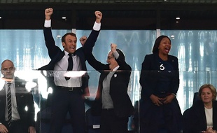 Emmanuel Macron très très content après la victoire de la France face à la Belgique en demi-finale de Coupe du monde
