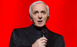 Charles Aznavour en concert à Varsovie (Pologne), en juin 2014.