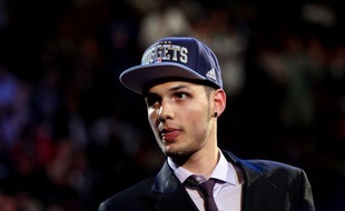 Le Français Evan Fournier, 19 ans, a été choisi par les Denver Nuggets en 20e position de la draft NBA (sélection annuelle des jeunes talents issus des rangs universitaires ou internationaux), jeudi à Newark (New Jersey).