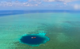 Des chercheurs chinois ont confirmé vendredi 29 juillet 2016 avoir découvert le plus profond trou bleu du monde en mer de Chine.
