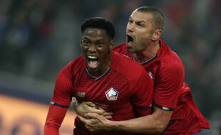 Jonathan David félicité par Burak Yilmaz
