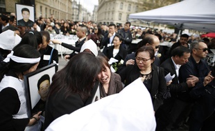 Environ 6 000 personnes se sont à nouveau rassemblées ce dimanche place de la République à Paris, après la mort de Shaoyo Liu, ressortissant chinois tué à son domicile par la police.