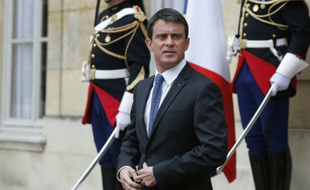 Le Premier ministre Manuel Valls, sur le perron de l'hôtel Matignon à Paris, le 22 avril 2016