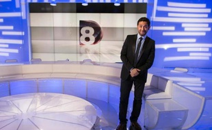 Cyril Hanouna sur un plateau de D8, le 7 octobre 2012