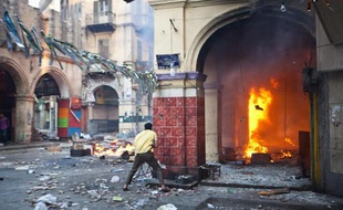 Un pro-Morsi dans les rus du Caire.