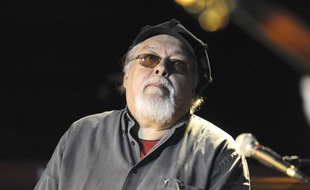 Le jazzman Eddy Louiss sur scène à Paris en mars 2010.