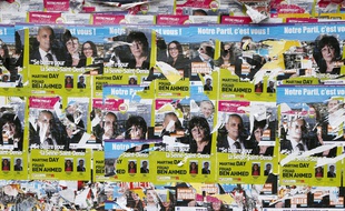 Un mur recouvert d'affiches pour les élections départementales de 2015