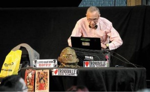 Lloyd Kaufman a réalisé trente et un films et en a produit pas moins de soixante et un.