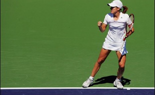 Les favoris, à l'image du Suisse Roger Federer (N.1), ont réussi leur entrée dans le tournoi de tennis d'Indian Wells, comptant pour les circuits masculin ATP et féminin WTA, dimanche.