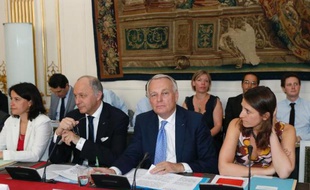 Le gouvernement a dévoilé mercredi des mesures de simplification et de modernisation de lÉtat qui doivent permettre de réduire de 3 milliards d'euros en 2014 le déficit de lÉtat.