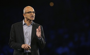 Le directeur général de Microsoft Satya Nadella lors d'un discours à Washington le 16 juillet 2014. delivers keynote remarks during the 2014 Microsoft Worldwide Partner Conference July 16, 2014 in Washington, DC. Nadella spoke on "his vision for our joint success in a mobile-first, cloud-first world" during the annual event. Alex Wong/Getty Images/AFP
== FOR NEWSPAPERS, INTERNET, TELCOS & TELEVISION USE ONLY ==