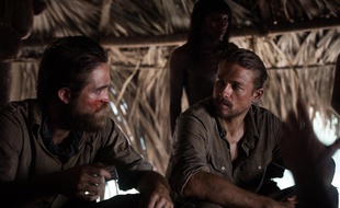 Robert Pattinson et Charlie Hunnam dans The Lost City of Z de James Gray