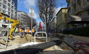 Le chantier du tram aurait provoqué l'affaissement d'une rue de Nice.