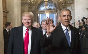 Les présidents américains Donald Trump et Barack Obama lors de l'investiture du premier, le 20 janvier 2017.