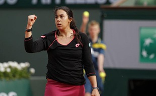 Marion Bartoli sur le central de Roland-Garros lors de sa victoire au 1er tour du tournoi, le 28 mai 2013.