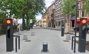 Borne d'entrée quai des Bateliers à Strasbourg le 25 avril 2019.