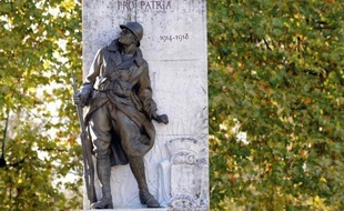 La décision du gouvernement d'attribuer la mention "Mort pour la France" à un soldat fusillé pour désertion en octobre 1914 constitue un nouveau petit pas vers la réhabilitation de certains des 800 fusillés durant la Grande Guerre.