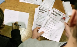 Selon Benoît Hamon, la participation devrait tourner « autour de 40-50 % » ce soir.