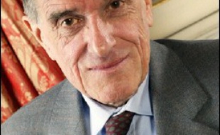 L'historien René Rémond, président de la Fondation des Sciences politiques, estime que la crise du CPE traduit "l'absence de culture de négociation" et considère qu'étudiants et lycéens veulent "faire perdre la face" au gouvernement qui ne peut l'accepter.