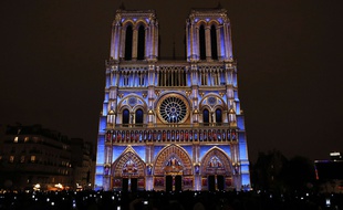 Le spectacle son et lumière «Dame de Cœur» met en valeur la cathédrale de Paris jusqu'au 11 novembre et est l'une des célébrations du centenaire de la Première Guerre mondiale.