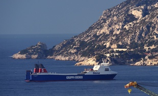 Le Stena Carrier dans la rade de Marseille.
