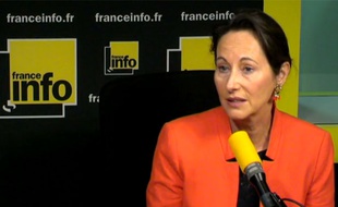 Paris, le 07 octobre. Ségolène Royal réagit à la menace de blocus des routiers sur les ondes de «France Info».