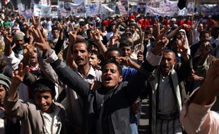 Le gouvernement yéménite a amendé son projet de loi sur l'immunité, contesté par la rue et des ONG, pour en exclure les collaborateurs du président Ali Abdallah Saleh impliqués dans des affaires criminelles, a-t-on appris vendredi de source gouvernementale.